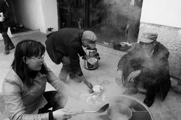 019 2015年12月，云南鹤庆，三合村，农家五格锅里的美食，一锅吃遍白家美食。