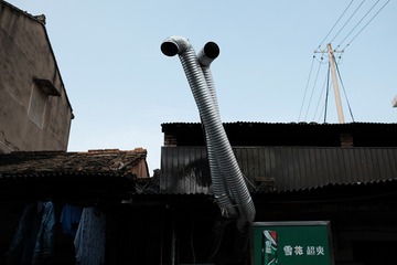 416943