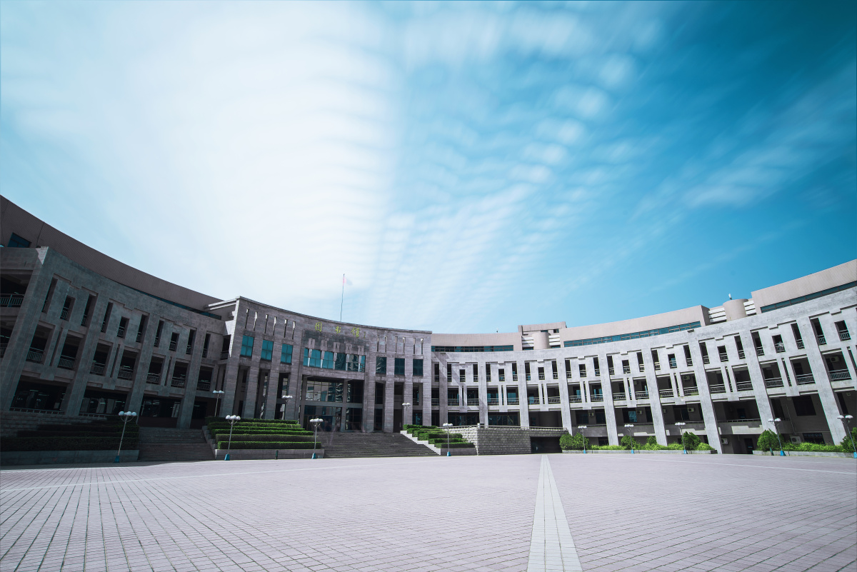 洛阳理工学院图书馆是2007年在原洛阳工业高等专科学校图书馆与洛阳