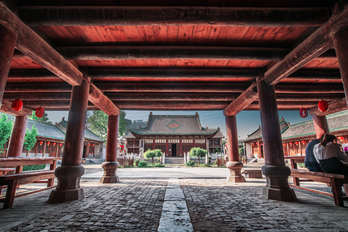 拜殿即正殿,是会馆的中心大殿,是每年四月祭拜关公的主要场所.