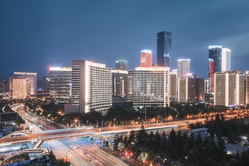 绿地暮色