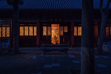 春秋极殿