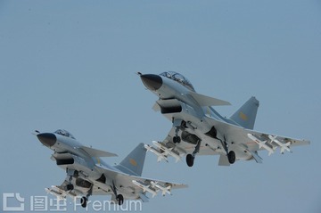 9月3日，歼-10空中梯队战机升空，准备接受检阅。余红春摄YHC_0601