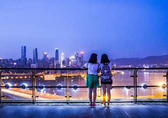 华灯初上