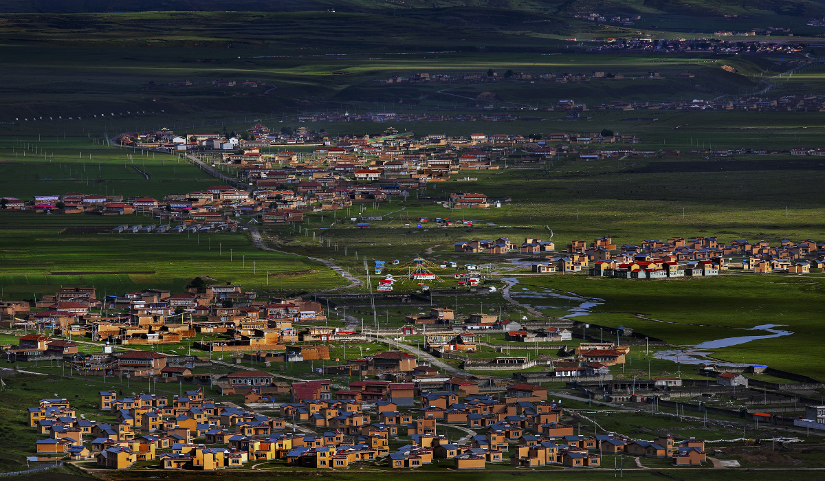 拍摄于四川省阿坝州阿坝县河支乡.