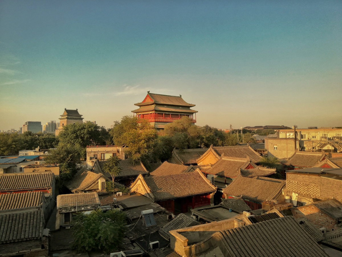 红墙之上有片蓝天我们穿梭在古今的缝隙中