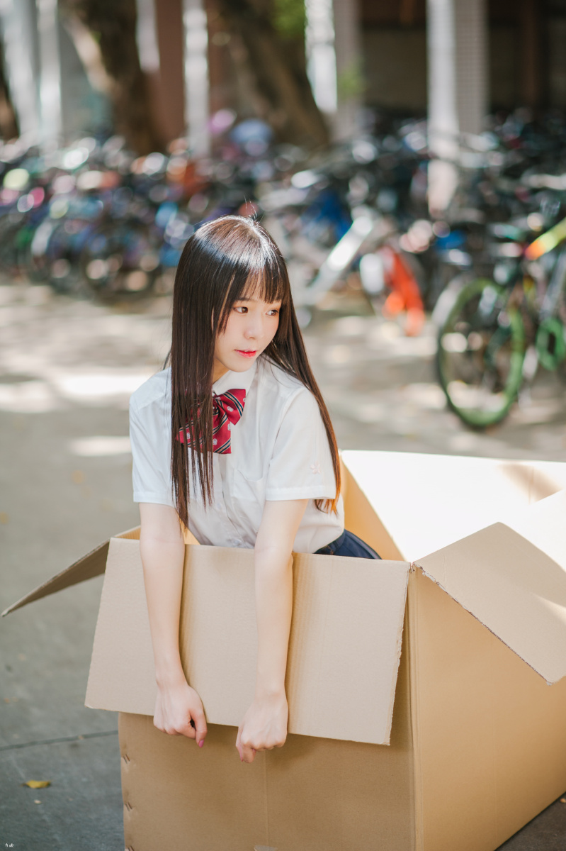 纸箱少女