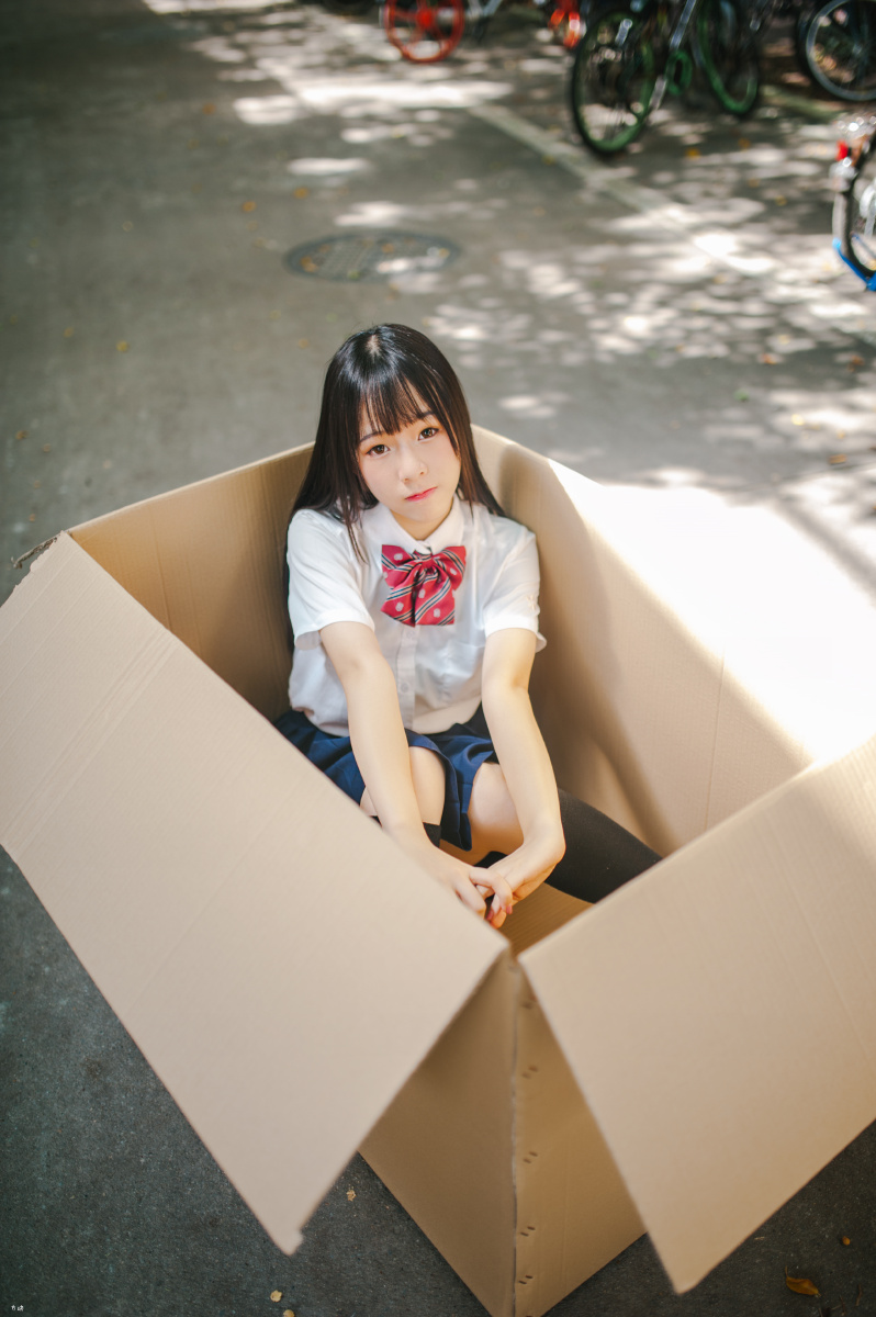 纸箱少女