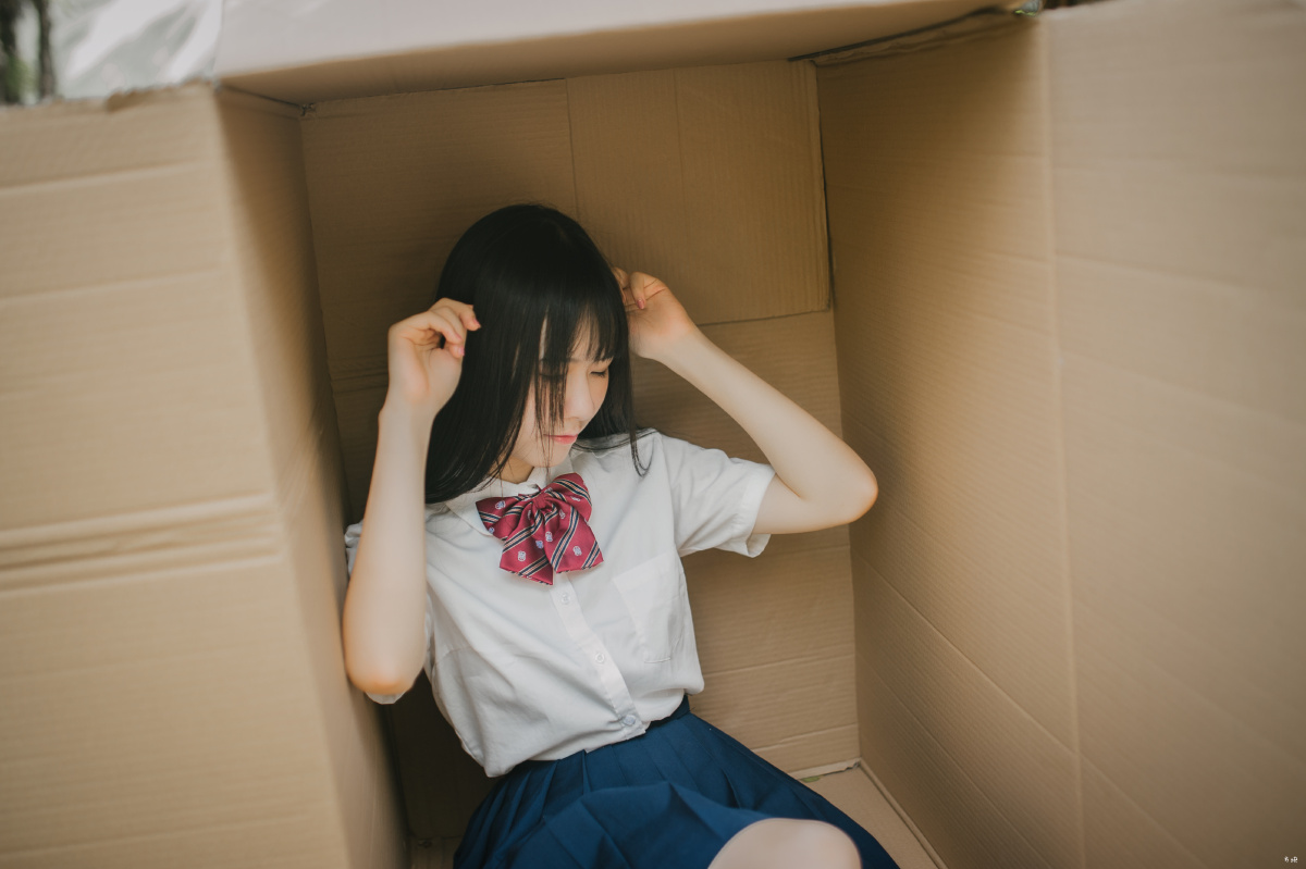 纸箱少女