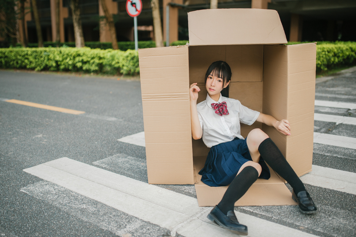 纸箱少女