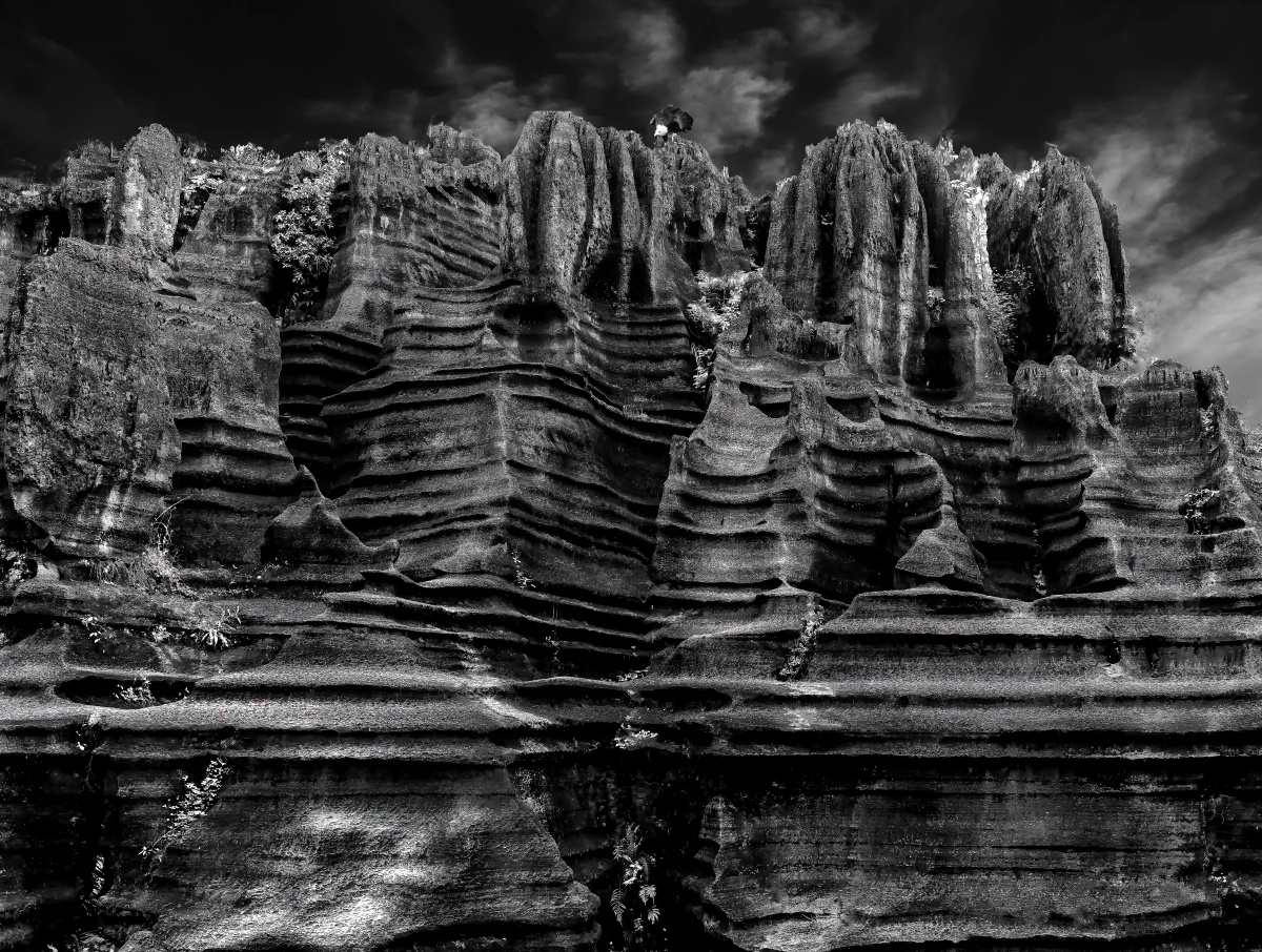 层层叠岩载沧桑