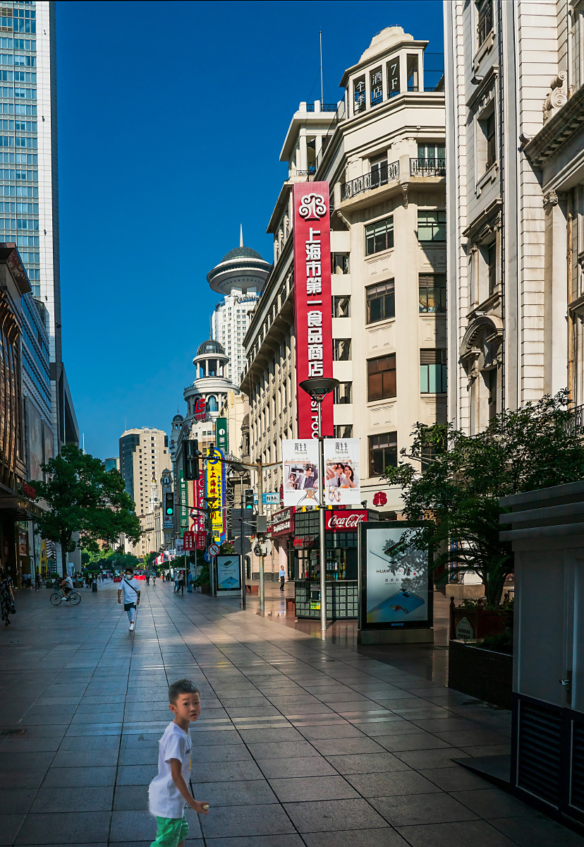 上海一瞥早晨的南京路步行街