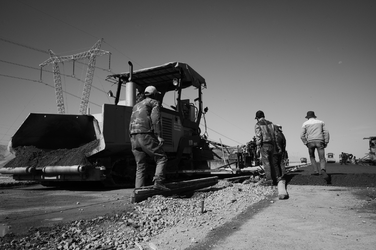 青藏高速公路的建设者