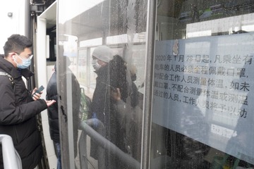 1649826