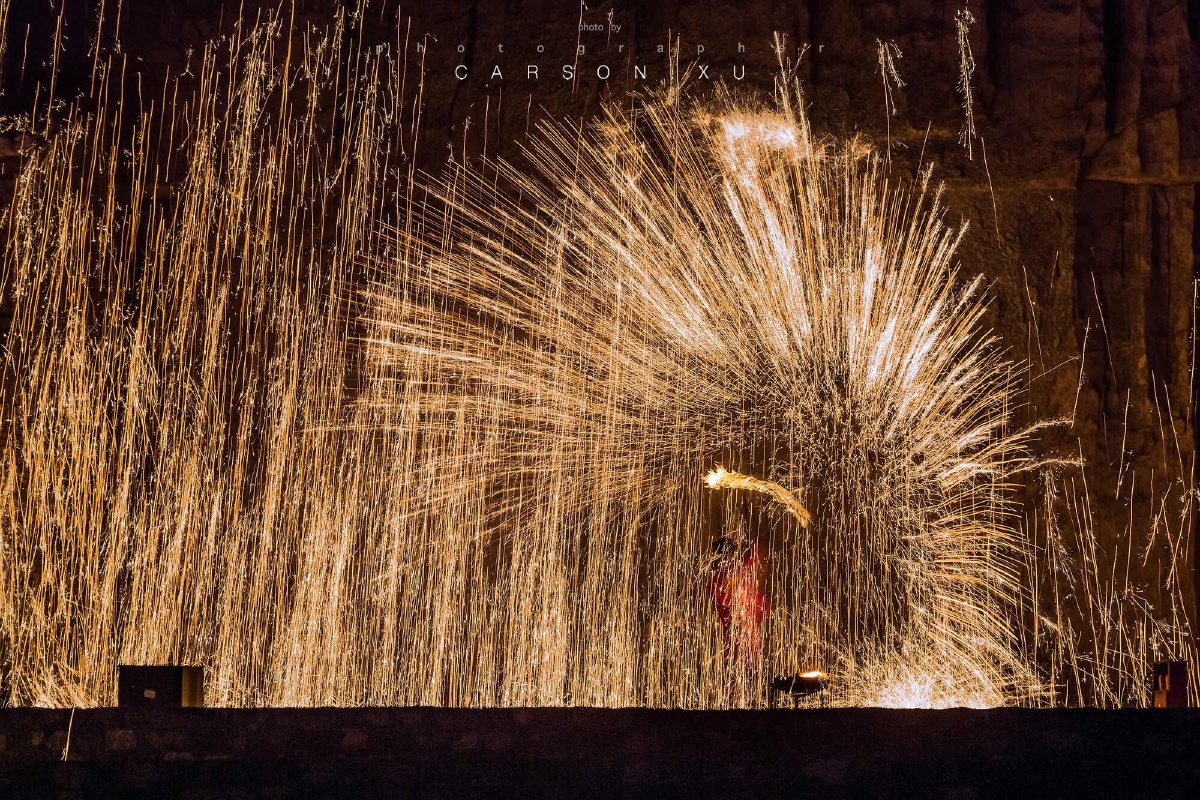 最古老的人工礼花--打铁花