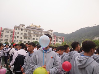 702576