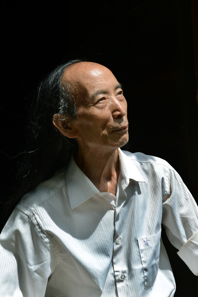 贵州怪人宋培伦坚守山村20年打造景区夜郎谷