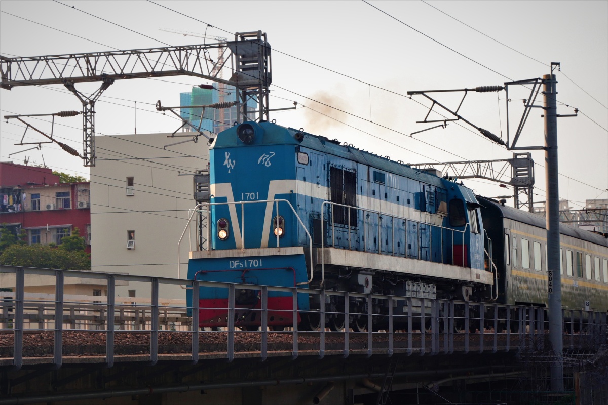 我是一个不资深的火车头爱好者8k是我的童年记忆