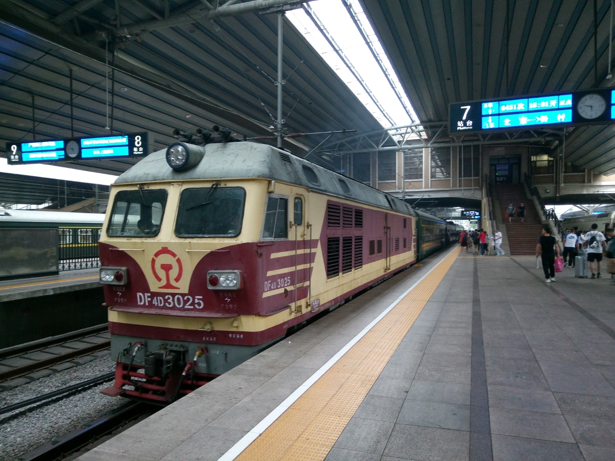 我是一个不资深的火车头爱好者8k是我的童年记忆