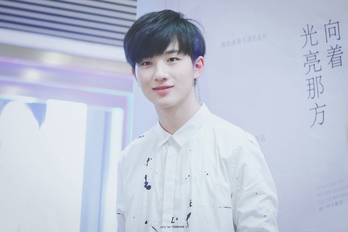 李宏毅高清壁纸