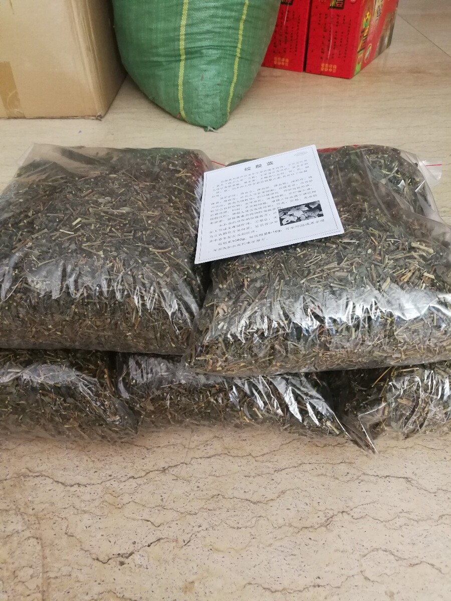 针织皮靴、皮装、毛呢大衣等热门品牌店铺进行清仓处理
