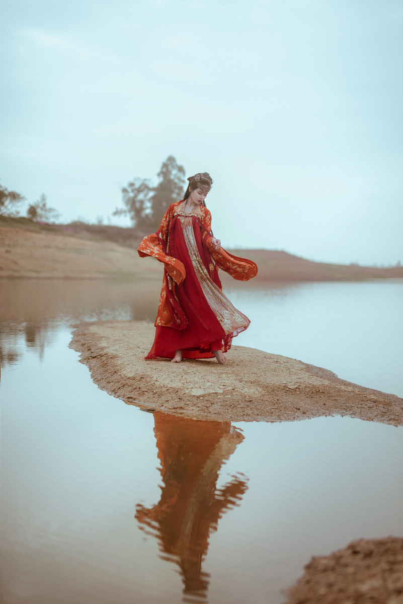 半江瑟瑟半江红