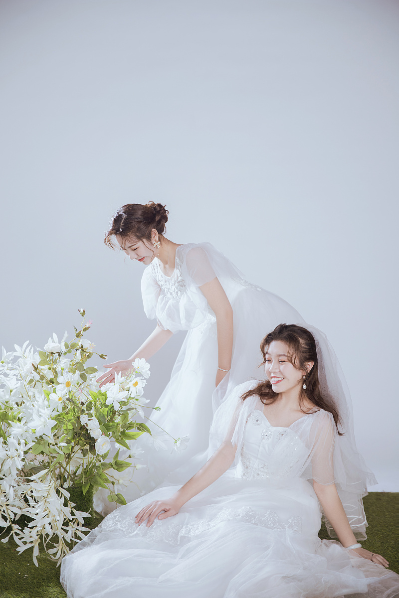 闺蜜写真结婚前一定要和最好的姐妹一起穿婚纱拍个闺蜜照一起可可爱爱