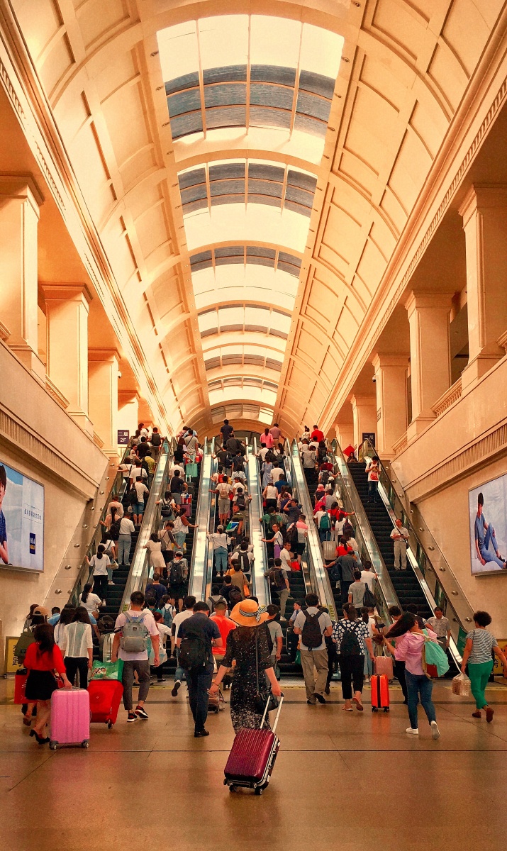 出行旅游曾经热闹非凡的武汉汉口火车站夏季出游的旅客人群如潮昔非今