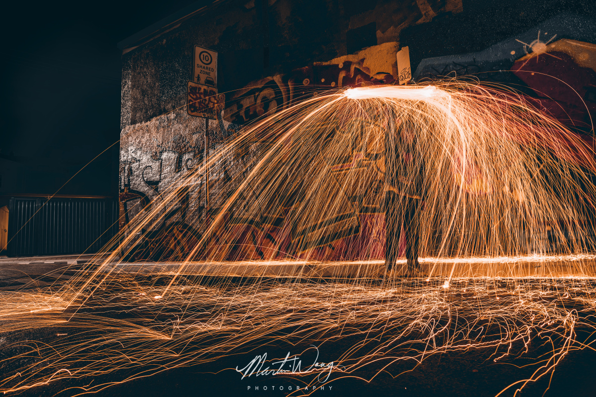 钢丝棉所迸发出的点点星火