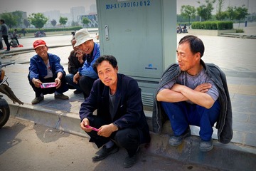 6、无论能否找到满意工作，反正都得等！对这些处于窘境的农民工兄弟来说，这种情况，已经习以为常......