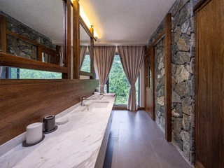 53628