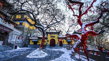 《佛寺雪韵》