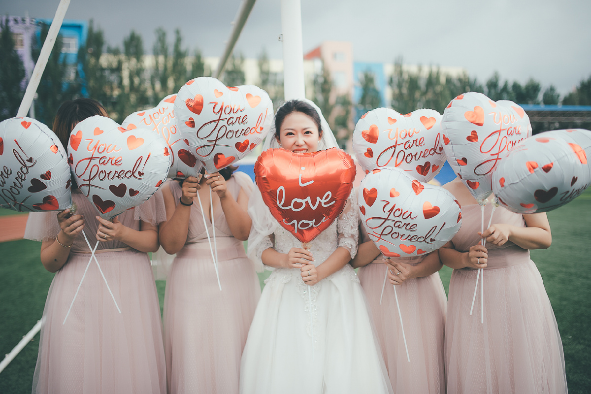 婚礼上不跟伴娘伴郎好好拍点合影嘛?