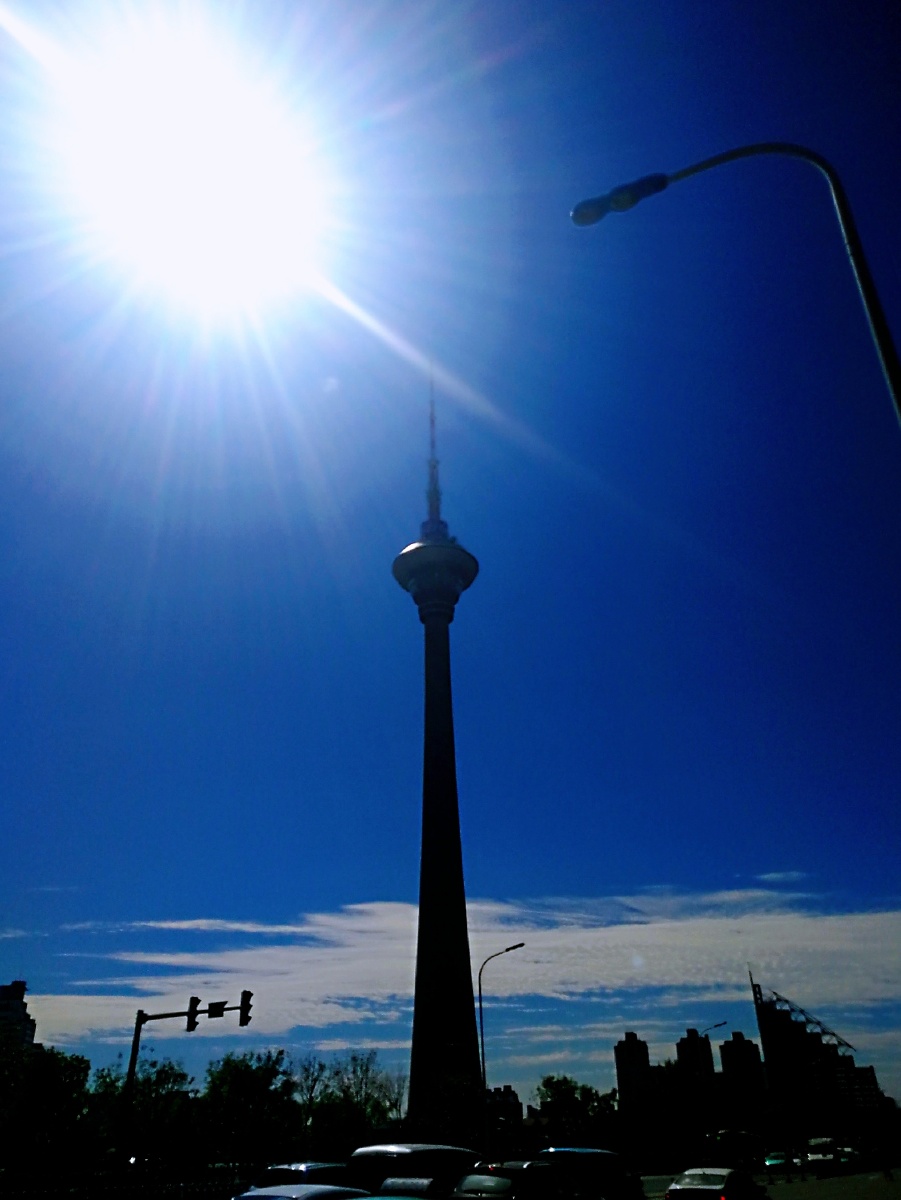 天塔旋云耶稣光