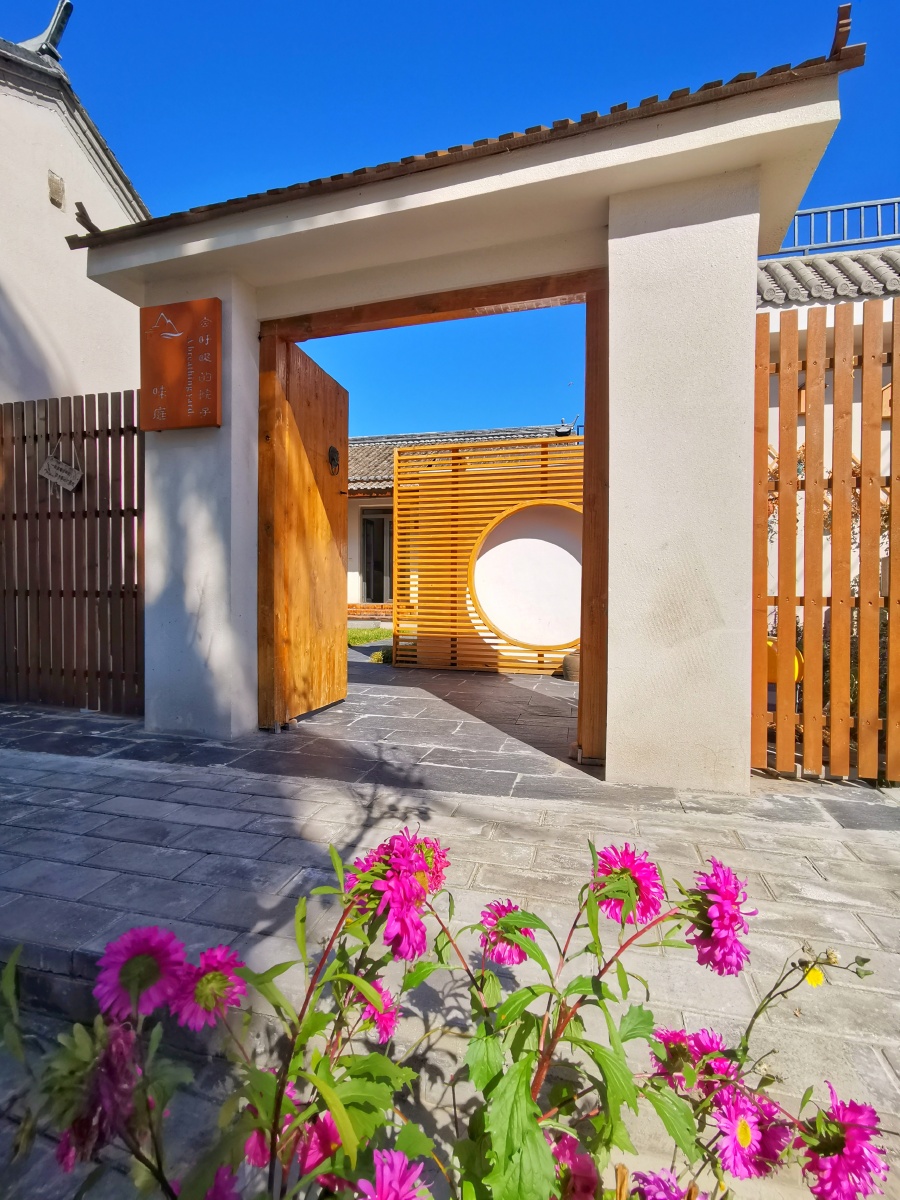 旺山庭院精致的民宿,群山环抱,两进小院,五间客房,户户冰箱加地暖.