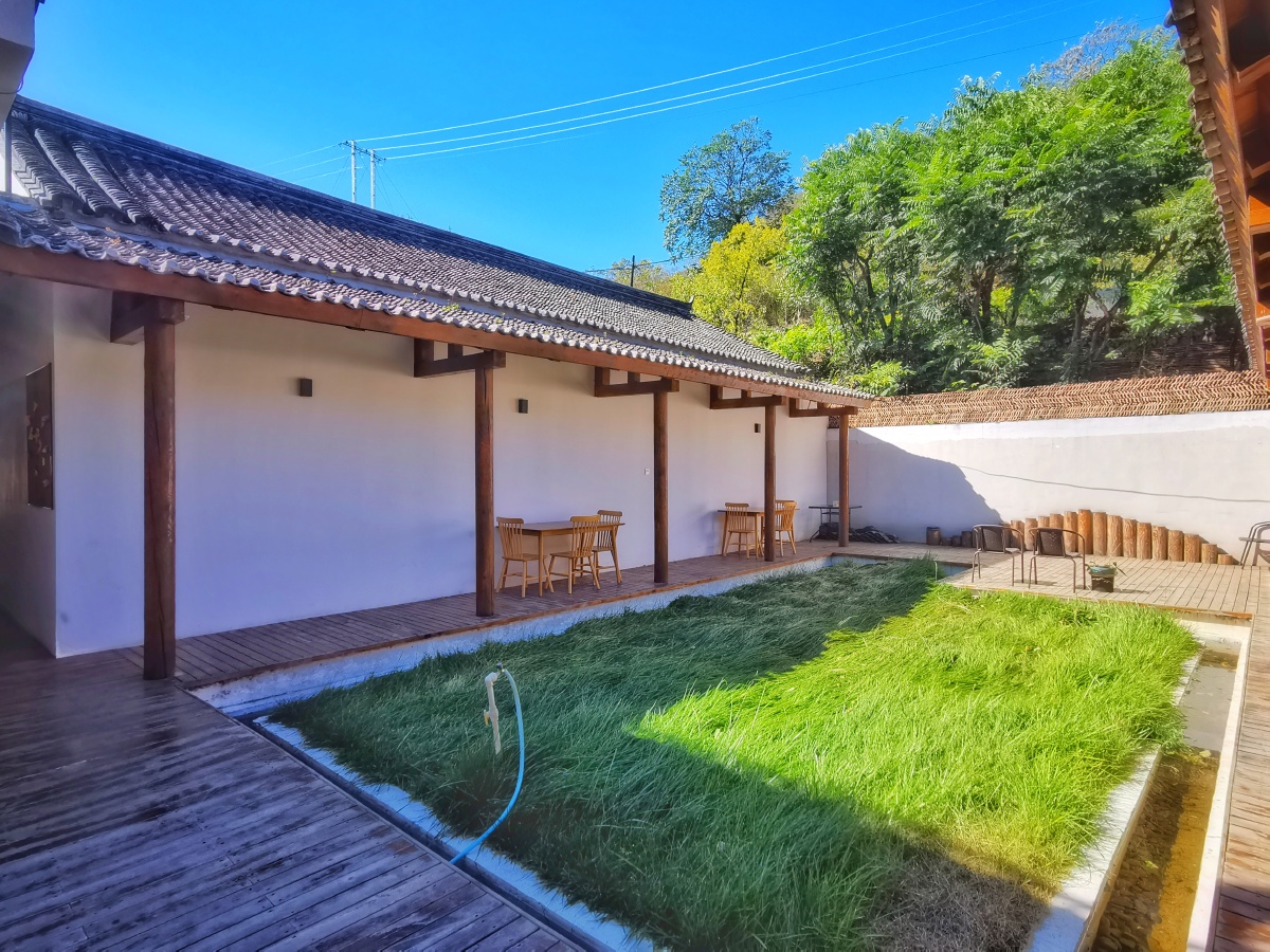 旺山庭院精致的民宿,群山环抱,两进小院,五间客房,户户冰箱加地暖.