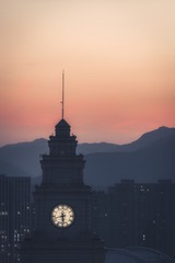 日日思君不见君