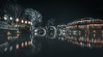 彼如美人 临水照影