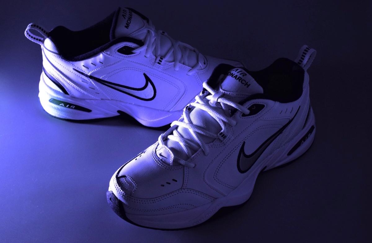 nikeairmonarch4whitenay