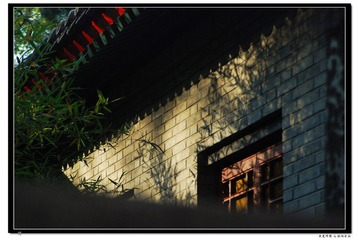 一缕斜阳上小窗