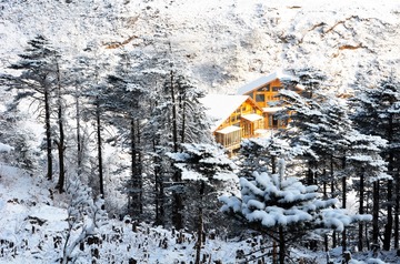 雪中小屋