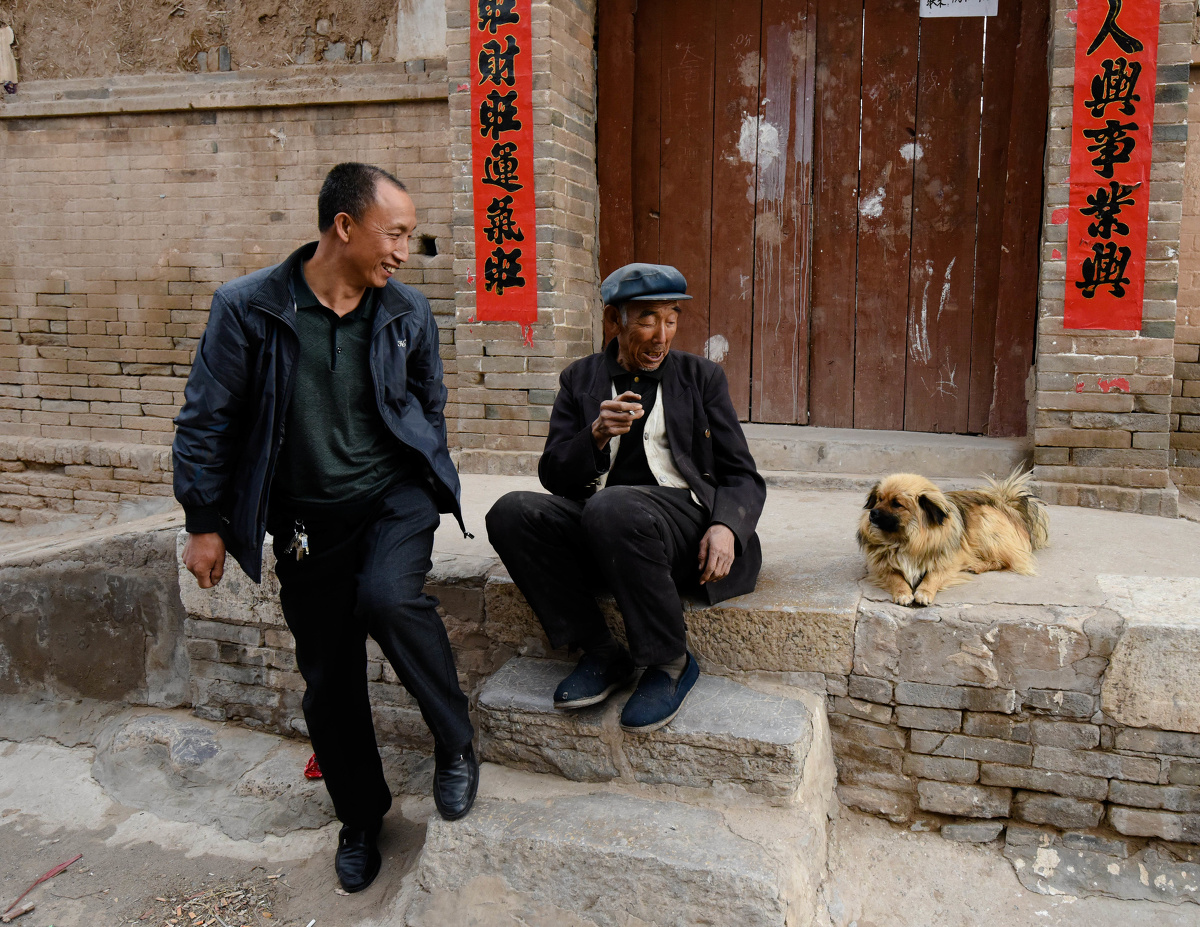 古村落里的老人