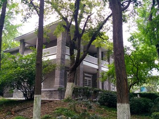 1643362