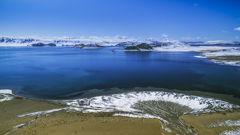 《俯瞰色林措》