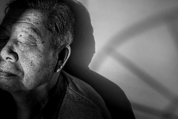 10, 父亲，耗尽了大半辈子的青春为我们这个家操劳，为我们这个六口之家付出很多、很多……
