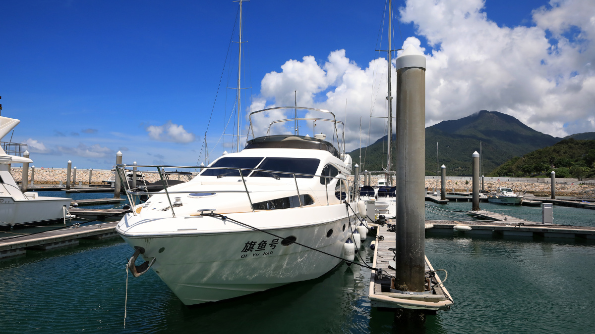 万科浪骑游艇会位于深圳南澳的大鹏半岛大亚湾海域素有中国最美的八大