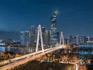 316562