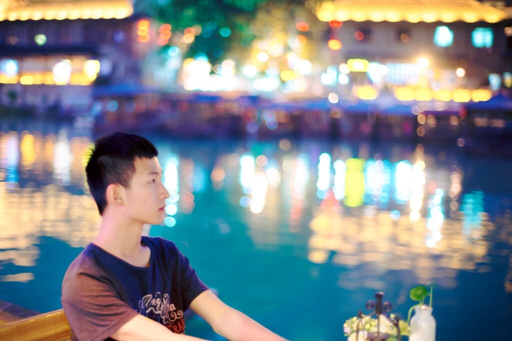 一个人的旅途里，思念两个人的爱情！