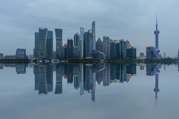 细雨中的陆家嘴