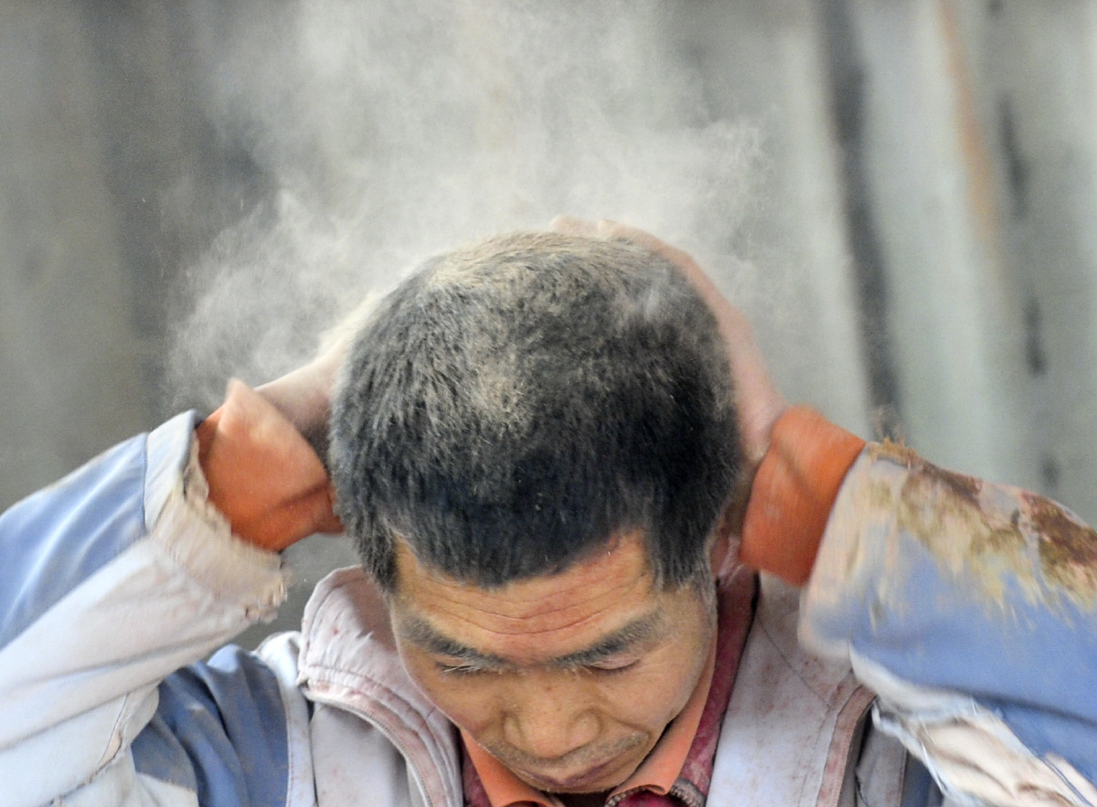 探访四川"制香第一村" 田间佛香林立